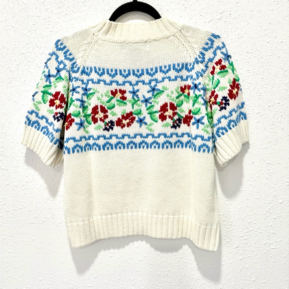 Eddie Bauer Cream Sweater with Blue, Red, and Green Floral Design XSP - Picture 4 of 5